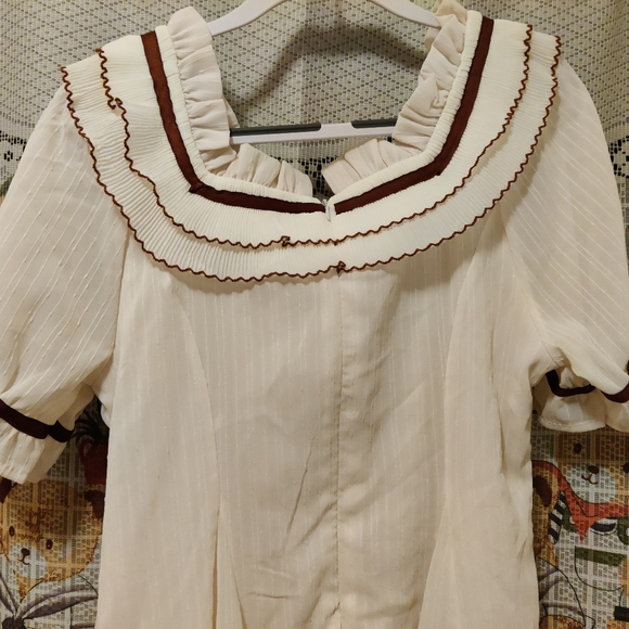 Cream dress - Picture 5 of 7